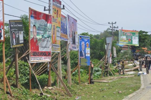 Langgar Zonasi, Bawaslu Kota Jayapura Bongkar APK Di Sini