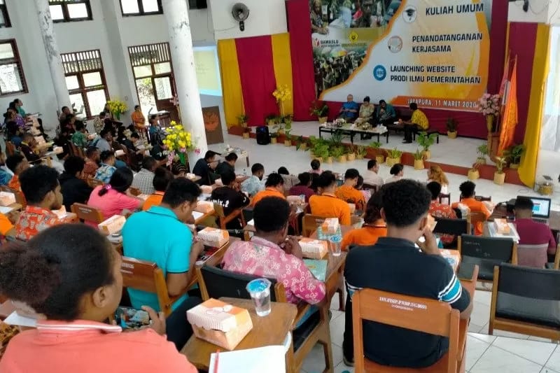 Bawaslu Kota Jayapura Beri Kuliah Umum Kepada Mahasiswa Uncen