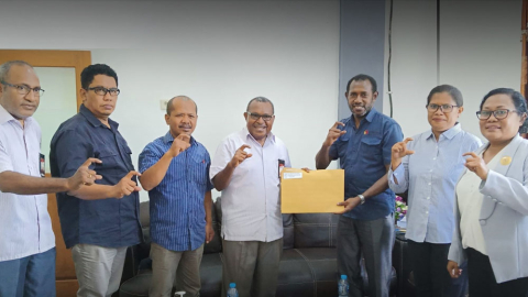 Pengembalian Kuesioner Keterbukaan Informasi Publik, Komitmen Bawaslu Kota Jayapura Menjadi Lembaga Tepercaya