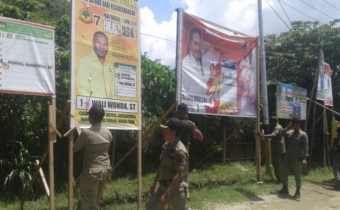 Tak Taati Aturan, Ratusan APK Dibongkar Bawaslu Kota Jayapura