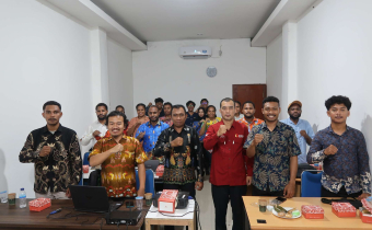 Ketua dan Anggota Bawaslu Kota Jayapura bersama peserta Pendidikan Pengawas Partisipatif (P2P) dalam kegiatan Pendidikan pengawasan partisipatif, Kamis (21/5/2026).